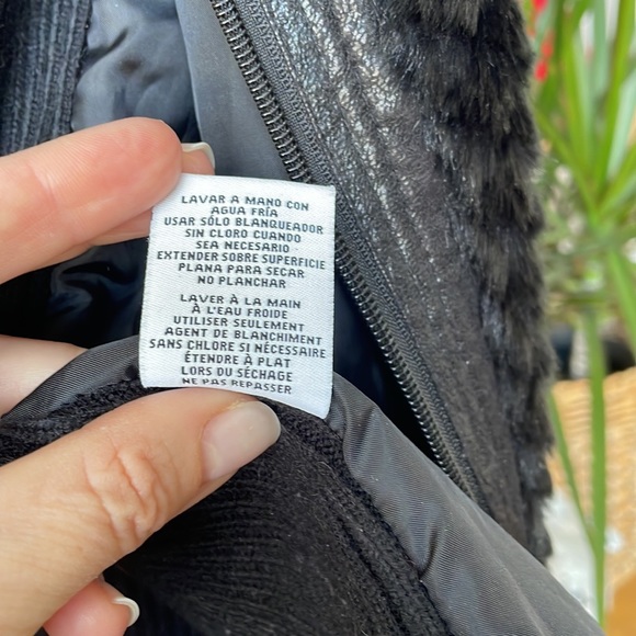 Faux fur vest - Picture 9 of 9